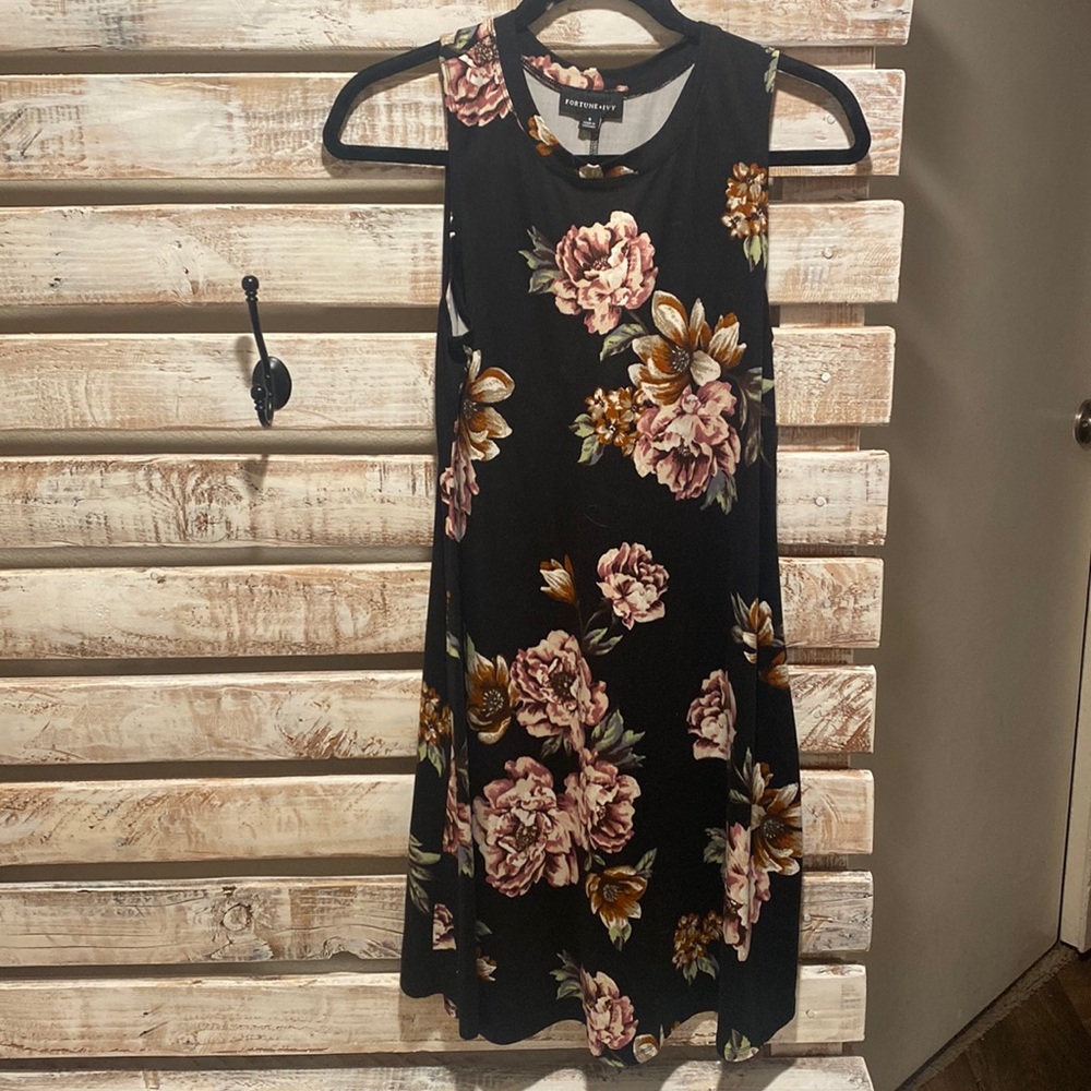 Fortune & Ivy Size Small Black Floral Peonies Mid Length Dress from Stitch Fix